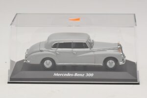 Mercedes 300 W186 Hall Maxichamps 1:43 940039061 Metall - pilt 4/5