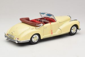 Mercedes 300S Kreemikas Maisto 1:18 31806 Metall - pilt 3/8