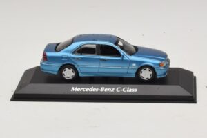 Mercedes C-Class W202 Sinine Metallik Maxichamps 1:43 940037060 Metall