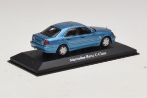 Mercedes C-Class W202 Sinine Metallik Maxichamps 1:43 940037060 Metall - pilt 2/5
