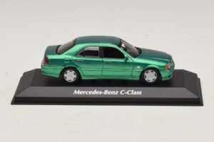 Mercedes C-Class W202 Roheline Metallik Maxichamps 1:43 940037061 Metall