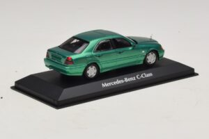 Mercedes C-Class W202 Roheline Metallik Maxichamps 1:43 940037061 Metall - pilt 2/5
