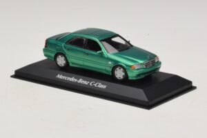 Mercedes C-Class W202 Roheline Metallik Maxichamps 1:43 940037061 Metall - pilt 3/5