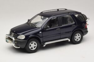 Mercedes ML320 W163 Sinine Maisto 1:18 31847 Metall