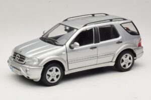 Mercedes ML55 AMG W163 Hõbedane Maisto 1:18 31876-P1 Metall