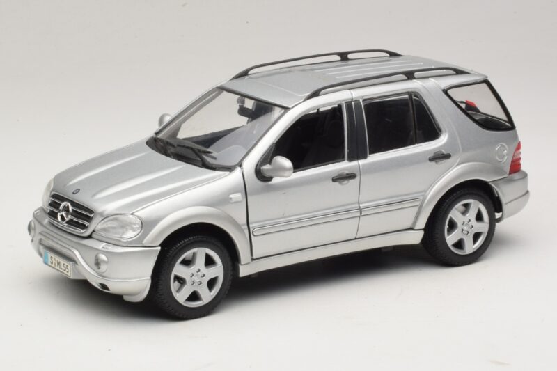 Mercedes ML55 AMG W163 Hõbedane Maisto 1:18 31876-P1 Metall