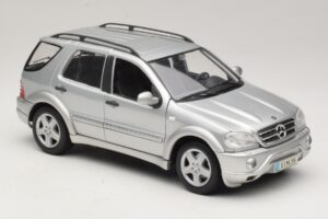 Mercedes ML55 AMG W163 Hõbedane Maisto 1:18 31876-P1 Metall - pilt 6/8