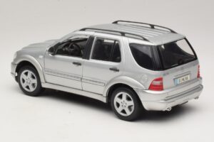 Mercedes ML55 AMG W163 Hõbedane Maisto 1:18 31876-P1 Metall - pilt 7/8