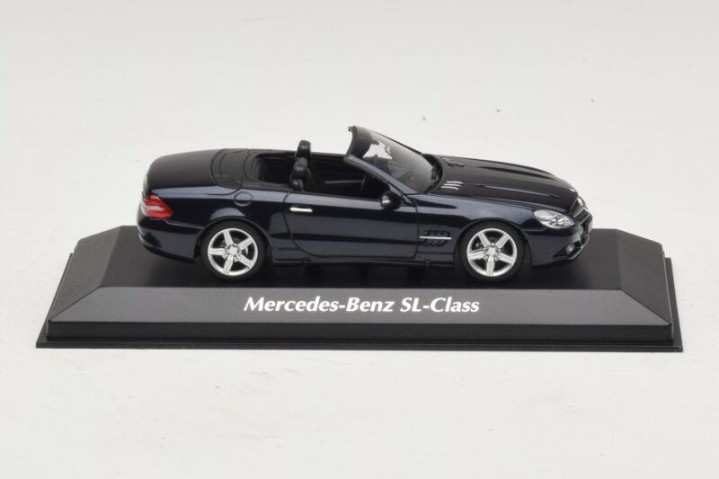 Mercedes SL R230 Sinine Metallik Maxichamps 1:43 940037531 Metall