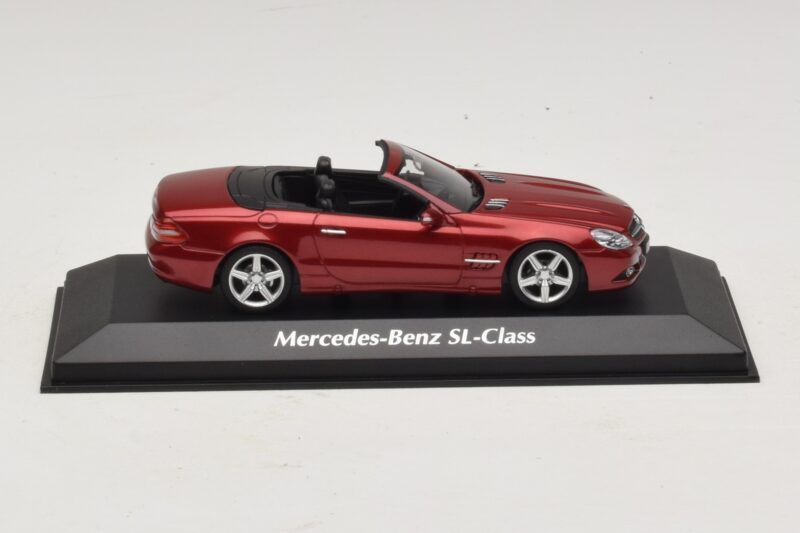 Mercedes SL R230 Punane Metallik Maxichamps 1:43 940037530 Metall