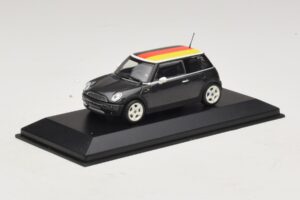 Mini Cooper One R50 Roheline Saksamaa Lipuga Minichamps 1:43 MINI033 Metall - pilt 2/5