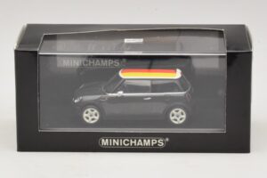 Mini Cooper One R50 Roheline Saksamaa Lipuga Minichamps 1:43 MINI033 Metall - pilt 5/5