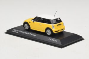 Mini Cooper One R50 Aero Paketiga Kollane Minichamps 1:43 431138274 Metall - pilt 3/4