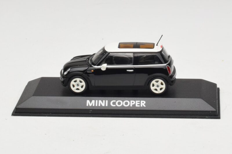 Mini Cooper S R53 Must Panoraamkatusega Minichamps 1:43 Mini Cooper S R53 Must Panoraamkatusega Minichamps 1:43 MINI022 Metall
