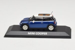 Mini Cooper S R53 Tumesinine Panoraamkatusega Minichamps 1:43 MINI021 Metall