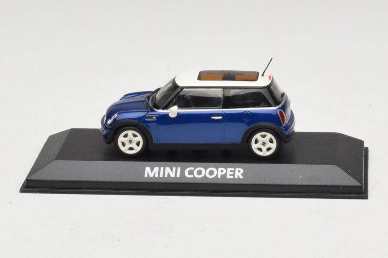Mini Cooper S R53 Tumesinine Panoraamkatusega Minichamps 1:43 MINI021 Metall