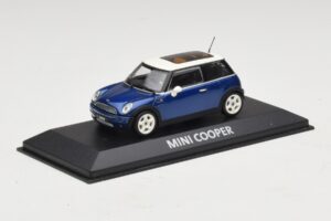 Mini Cooper S R53 Tumesinine Panoraamkatusega Minichamps 1:43 MINI021 Metall - pilt 2/4
