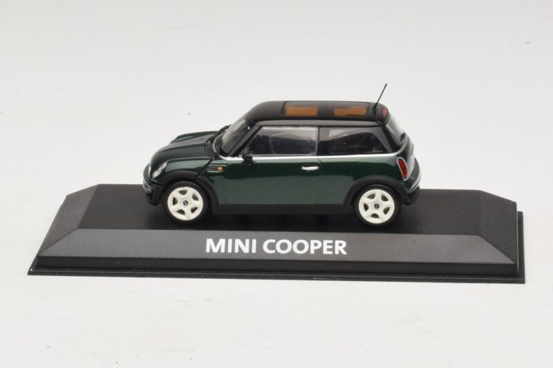 Mini Cooper S R53 Tumeroheline Musta Katusega Minichamps 1:43 MINI023 Metall