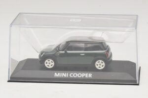 Mini Cooper S R53 Tumeroheline Musta Katusega Minichamps 1:43 MINI023 Metall - pilt 4/5