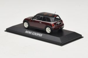 Mini Cooper S R53 Tumepunane Musta Katusega Minichamps 1:43 MINI028 Metall - pilt 3/5