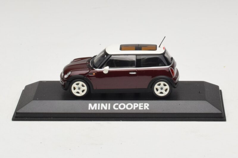 Mini Cooper S R53 Tumepunane Panoraamkatusega Minichamps 1:43 MINI019 Metall