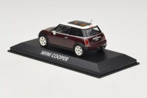 Mini Cooper S R53 Tumepunane Panoraamkatusega Minichamps 1:43 MINI019 Metall - pilt 3/4