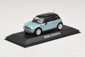 Mini Cooper S R53 Helesinine Metallik Musta Katusega Minichamps 1:43 MINI030 Metall - pilt 2/4