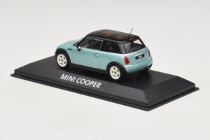 Mini Cooper S R53 Helesinine Metallik Musta Katusega Minichamps 1:43 MINI030 Metall - pilt 3/4