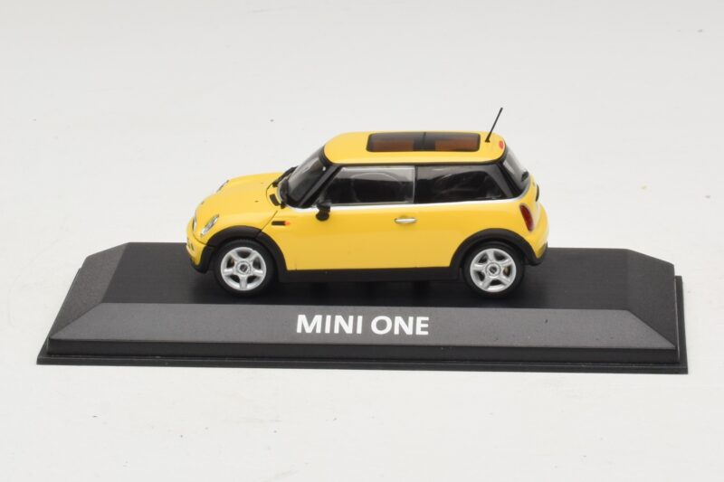 Mini Cooper S R53 Liquid Yellow Panoraamkatusega Minichamps 1:43 MINI013 Metall