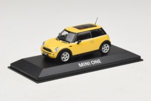 Mini Cooper S R53 Liquid Yellow Panoraamkatusega Minichamps 1:43 MINI013 Metall - pilt 2/4