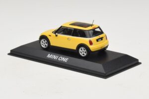 Mini Cooper S R53 Liquid Yellow Panoraamkatusega Minichamps 1:43 MINI013 Metall - pilt 3/4