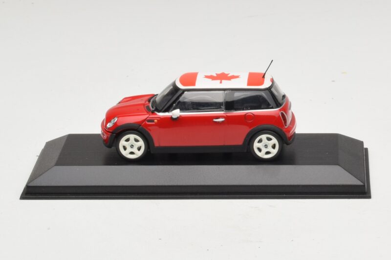 Mini Cooper S R53 Punane Kanada Lipuga Minichamps 1:43 MINI017 Metall
