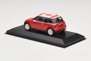 Mini Cooper S R53 Punane Kanada Lipuga Minichamps 1:43 MINI017 Metall - pilt 3/5
