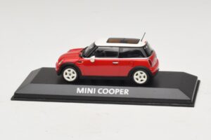 Mini Cooper S R53 Punane Panoraamkatusega Minichamps 1:43 MINI024 Metall
