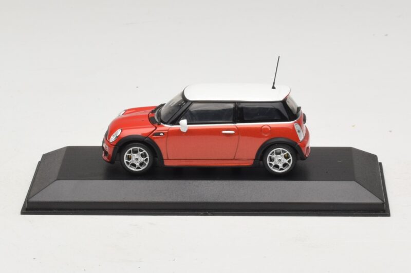 Mini Cooper S R53 Punane Valge Katusega Minichamps 1:43 MINI025 Metall