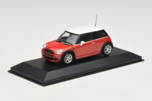 Mini Cooper S R53 Punane Valge Katusega Minichamps 1:43 MINI025 Metall - pilt 2/5