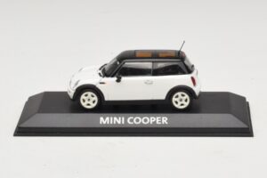 Mini Cooper S R53 Valge Musta Katusega Minichamps 1:43 MINI027 Metall