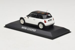 Mini Cooper S R53 Valge Musta Katusega Minichamps 1:43 MINI027 Metall - pilt 3/4