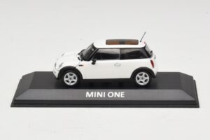 Mini Cooper S R53 Valge Panoraamkatusega Minichamps 1:43 MINI020 Metall