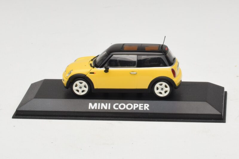 Mini Cooper S R53 Kollane Musta Katusega Minichamps 1:43 MINI031 Metall