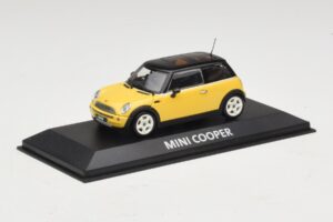 Mini Cooper S R53 Kollane Musta Katusega Minichamps 1:43 MINI031 Metall - pilt 2/4
