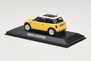 Mini Cooper S R53 Kollane Kollase Panoraamkatusega Minichamps 1:43 MINI029 Metall - pilt 3/4