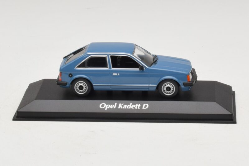 Opel Kadett D Sinine Maxichamps 1:43 940044100 Metall