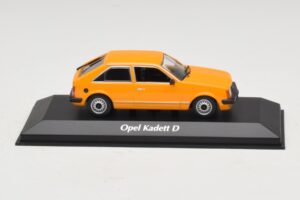 Opel Kadett D Oranž Maxichamps 1:43 940044101 Metall