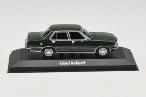 Opel Rekord D Tumeroheline Maxichamps 1:43 940044001 Metall
