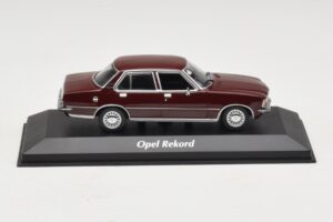 Opel Rekord D Tumepunane Maxichamps 1:43 940044000 Metall