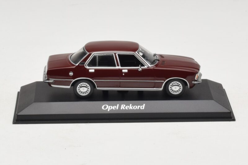 Opel Rekord D Tumepunane Maxichamps 1:43 940044000 Metall