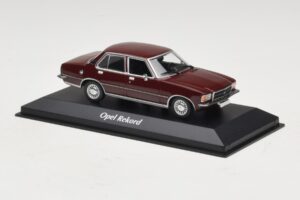 Opel Rekord D Tumepunane Maxichamps 1:43 940044000 Metall - pilt 3/5