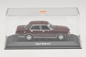 Opel Rekord D Tumepunane Maxichamps 1:43 940044000 Metall - pilt 4/5