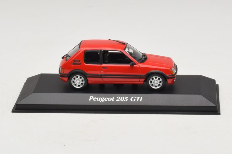 Peugeot 205 GTi Punane Maxichamps 1:43 940112300 Metall